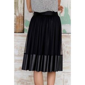 Francesca’s Clara Black Tulle Midi Skirt